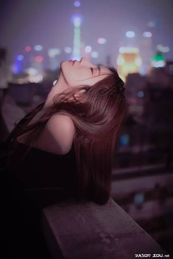 走进夜晚，拍一组让人迷恋的夜景人像