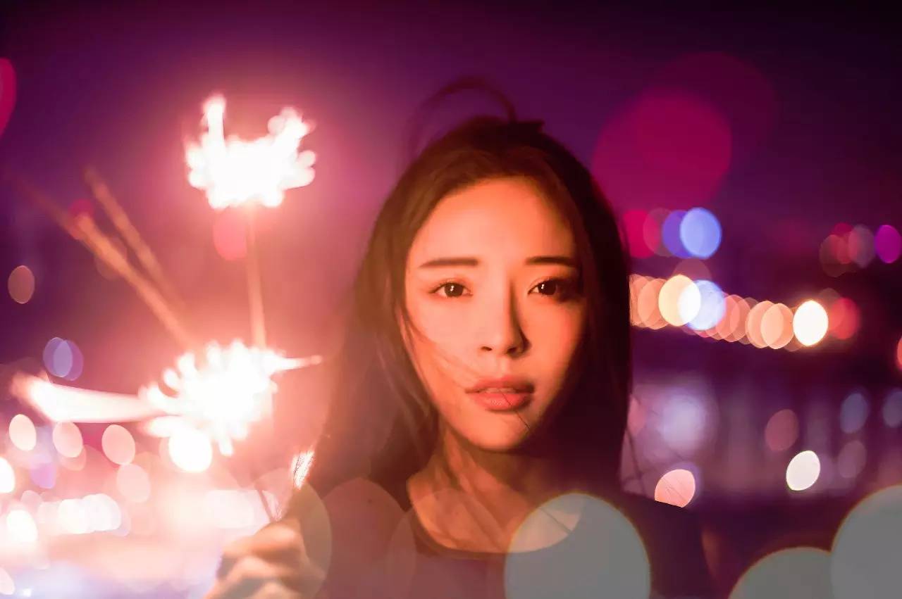 走进夜晚，拍一组让人迷恋的夜景人像