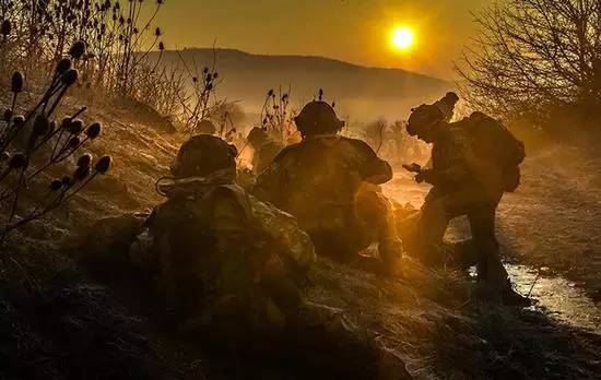 壹闻：地标里藏裸模彩绘艺术家创人体新玩法