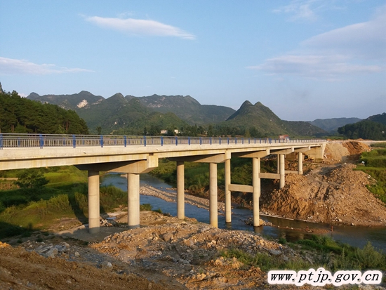 平塘镇四好公路建设情况,平塘县北环大道建设快速进行