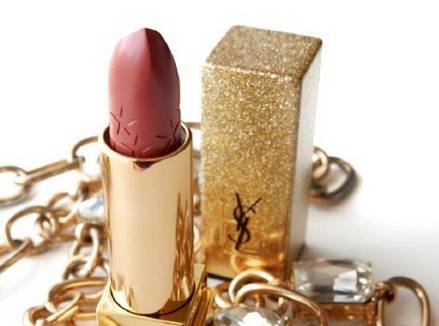 「夜读」口红说：你们负责撕逼，我负责售罄