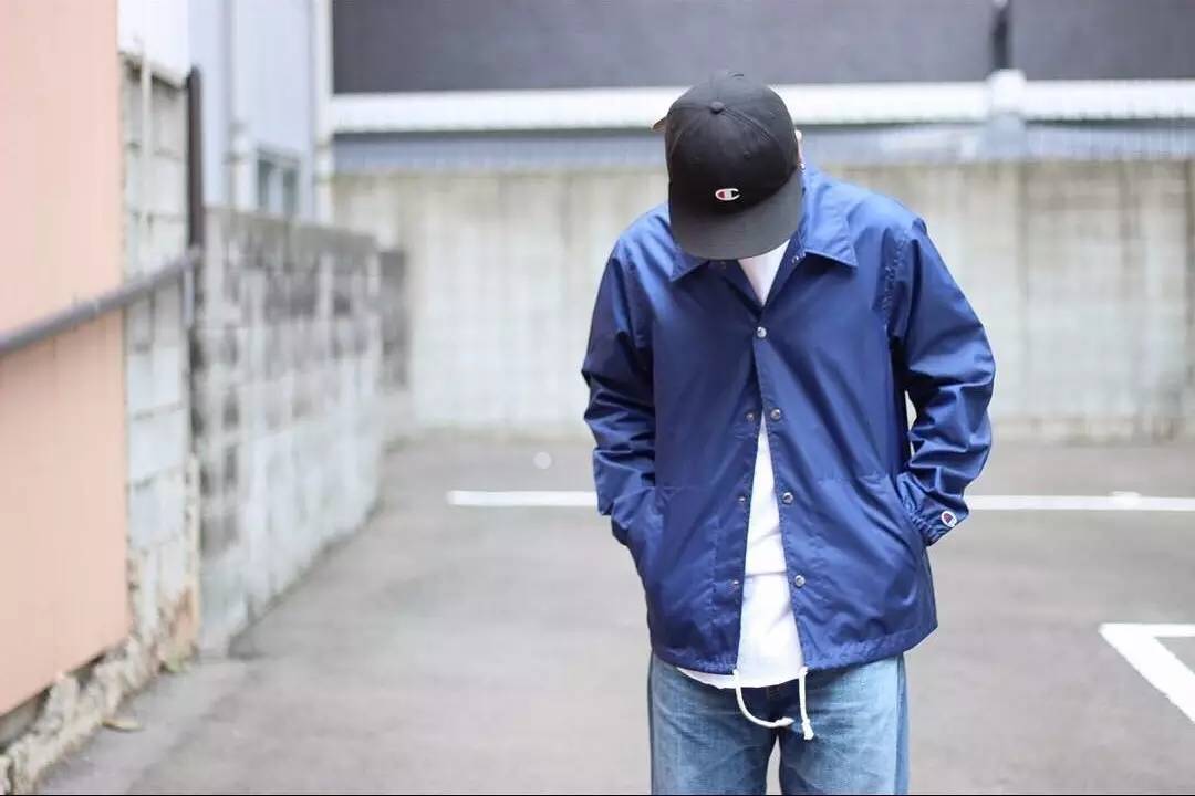 阿迪教练夹克穿搭,教练夹克如何穿出休闲感