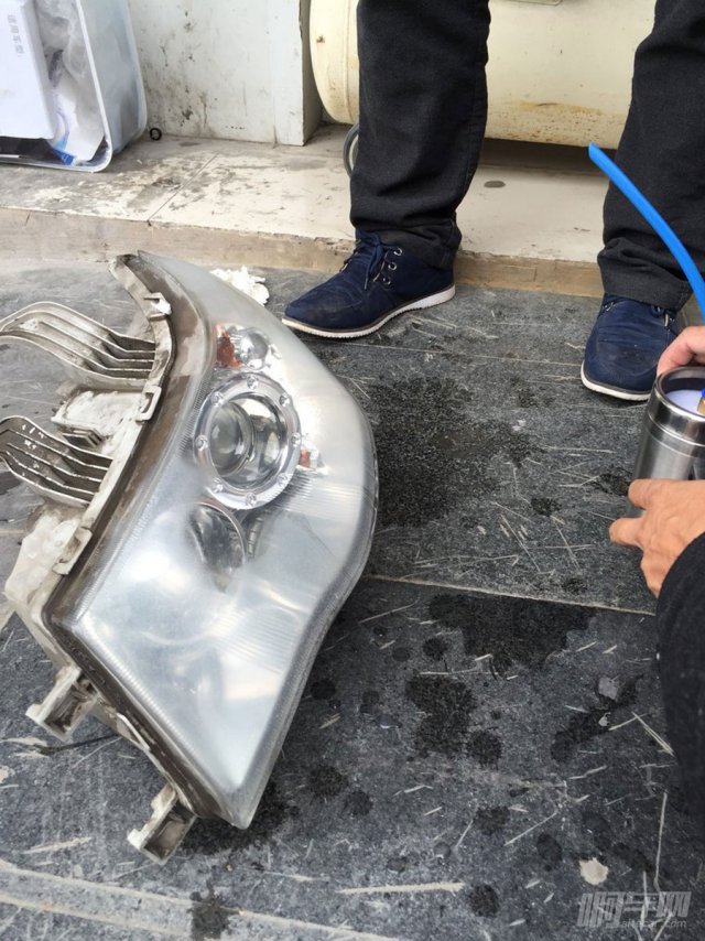 杀虫剂对翻新大灯有用吗,杀虫剂能清理发黄车灯吗