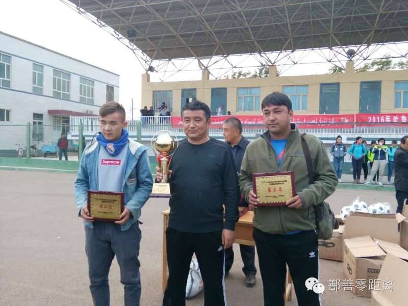 鄯善县育才学校足球队,新疆中小学生足球队全国排名
