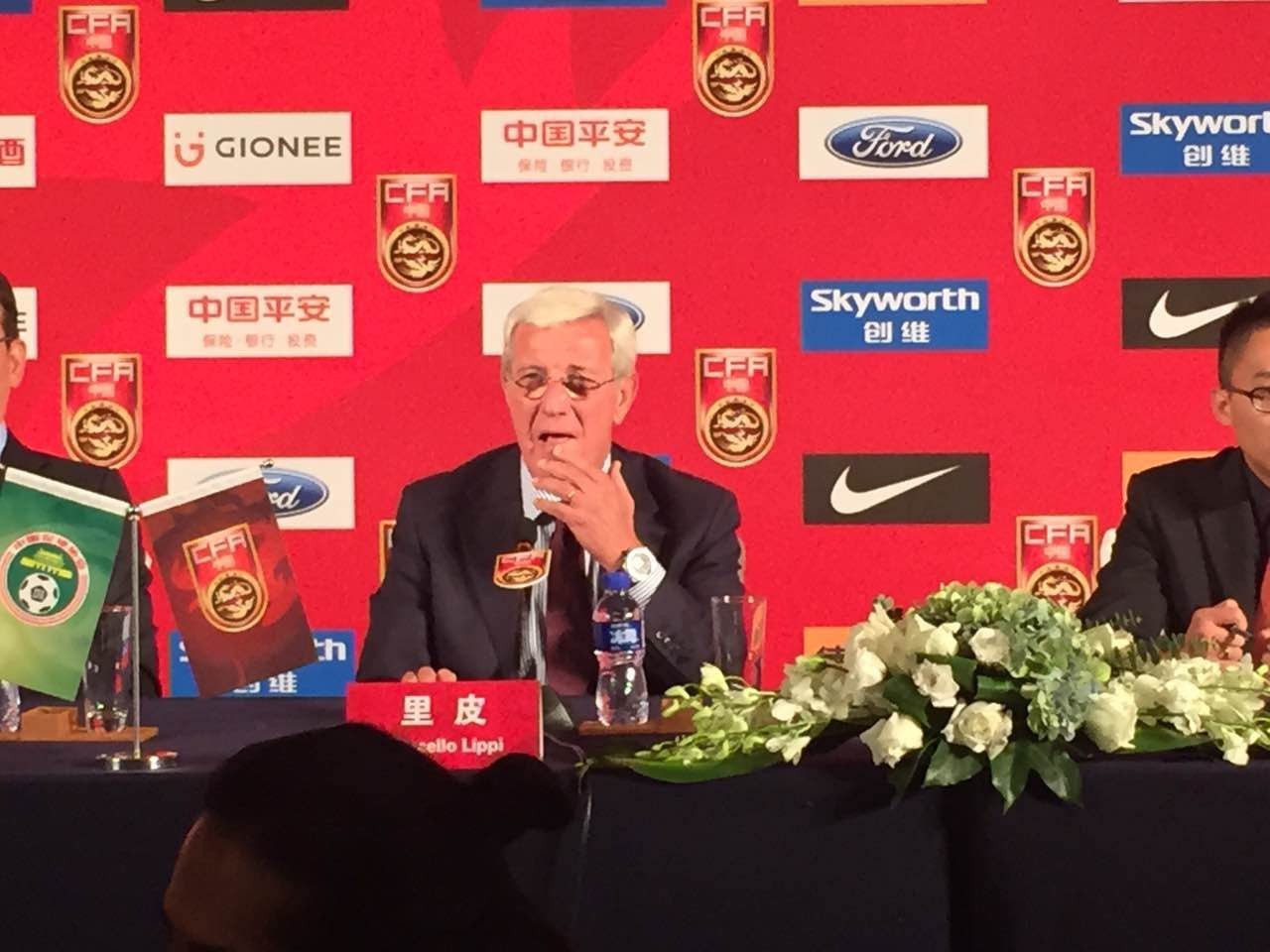 里皮离任后怒批国足风雨同路,里皮是怎么重新接手国足的
