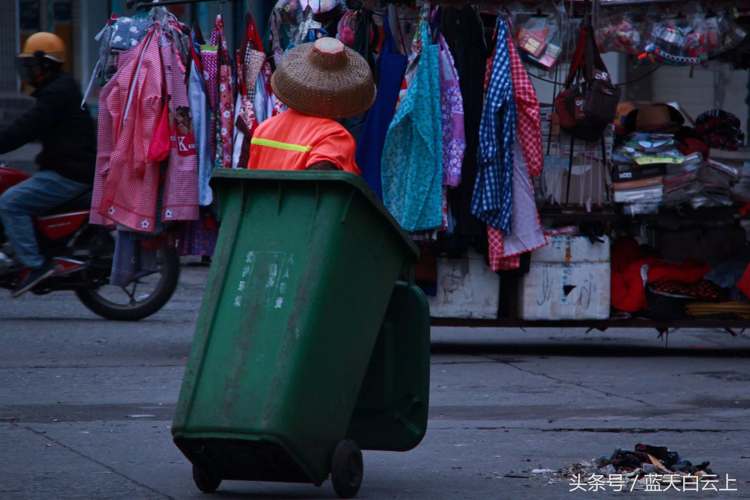冬日里的黄玫瑰环卫工人,城市黄玫瑰环卫工人