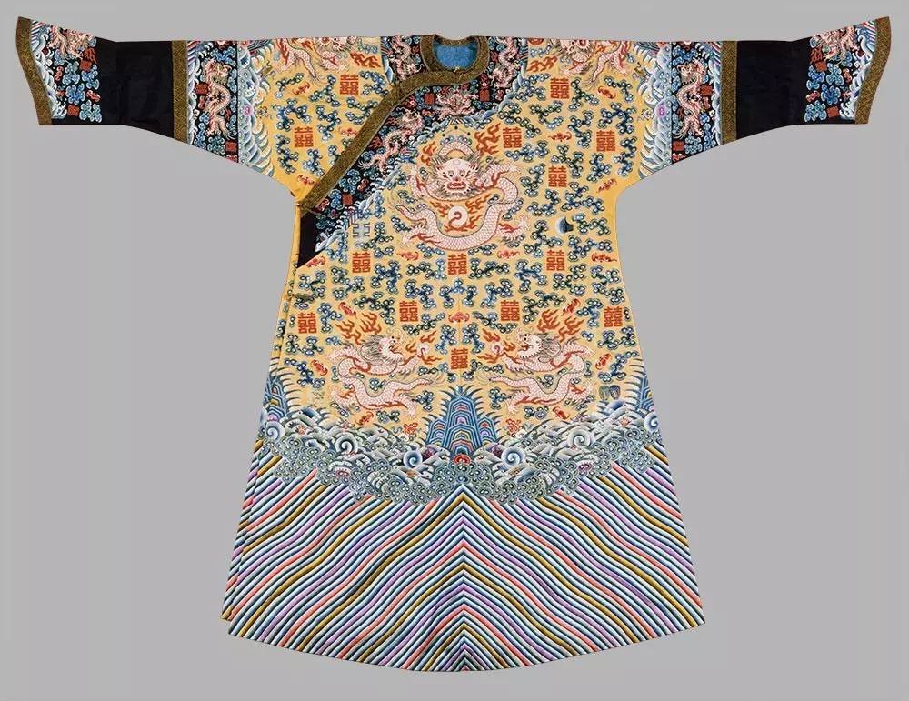 慈禧太后最漂亮的珍珠凤冠图片,万历皇帝的金丝皇冠被卖外国了吗