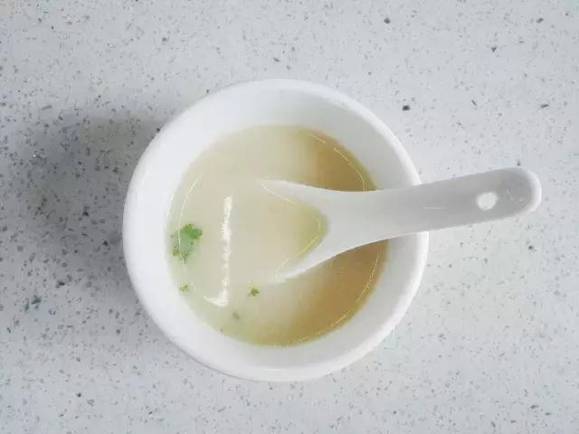 阴雨天喝碗鱼汤的说说心情,下雨天喝鱼汤好不好