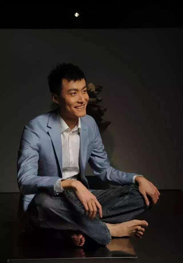 他是新浪潮戏剧的发起人，他说戏剧是当下且危险的