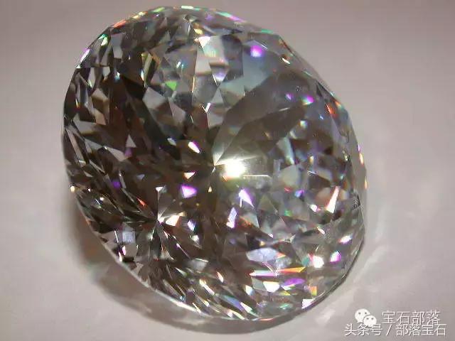 如何辨别钻石仿品,一张图教你区分钻石和仿钻