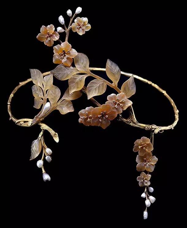 慈禧太后最漂亮的珍珠凤冠图片,万历皇帝的金丝皇冠被卖外国了吗