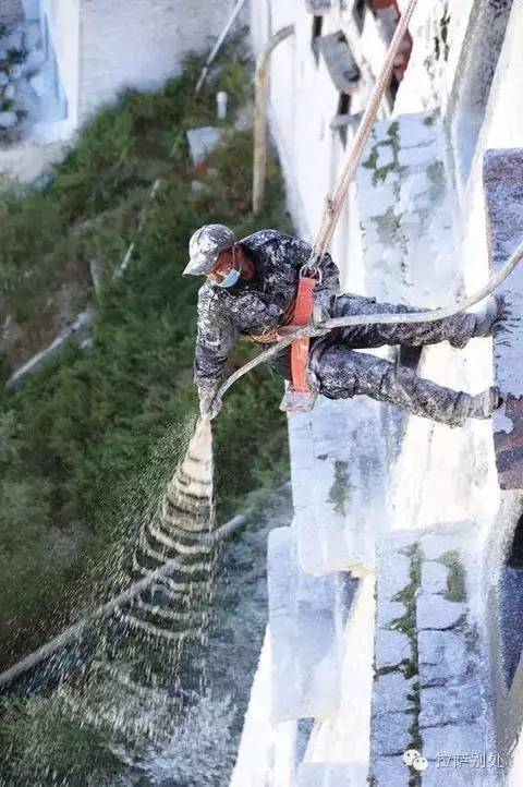 布达拉宫粉墙时间,布达拉宫一年一度的刷墙日