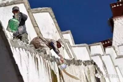 布达拉宫粉墙时间,布达拉宫一年一度的刷墙日
