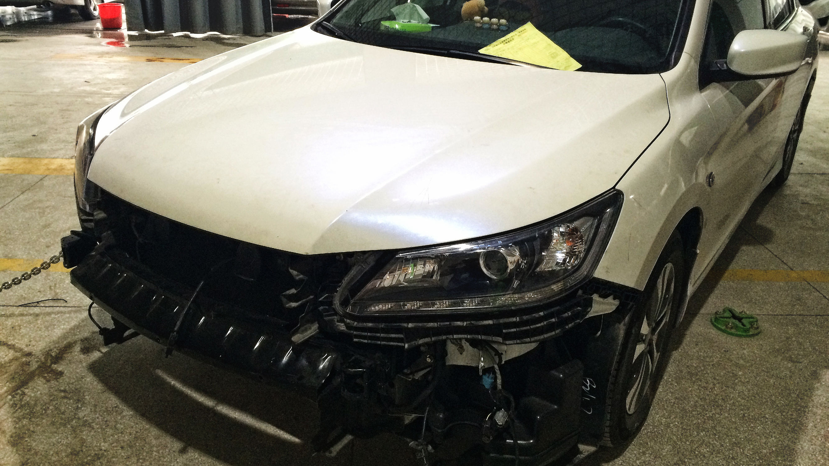 9.5代雅阁事故车修复,雅阁9代半事故现场