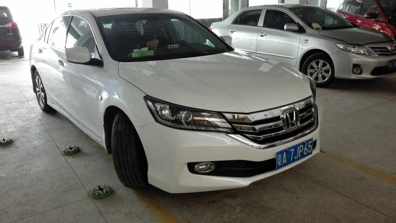 9.5代雅阁事故车修复,雅阁9代半事故现场