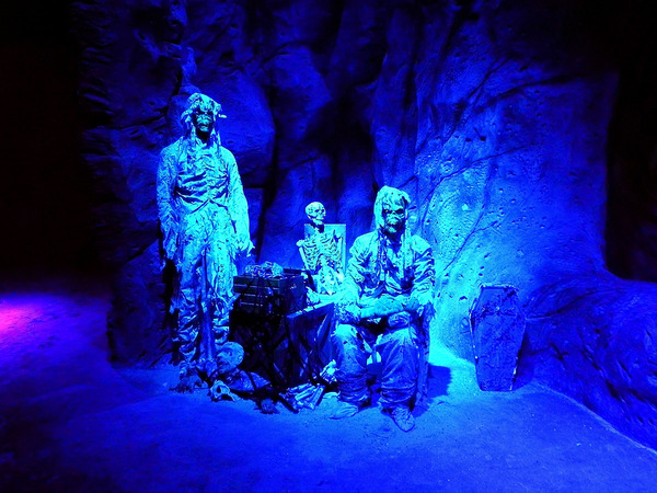 万圣节僵尸旅行,万圣节长隆9个鬼屋全玩时间赶吗