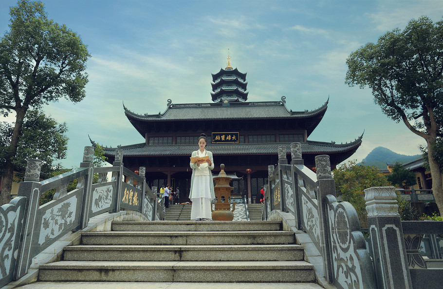 南无阿弥陀佛佛光四射,震撼心灵的南无阿弥陀佛