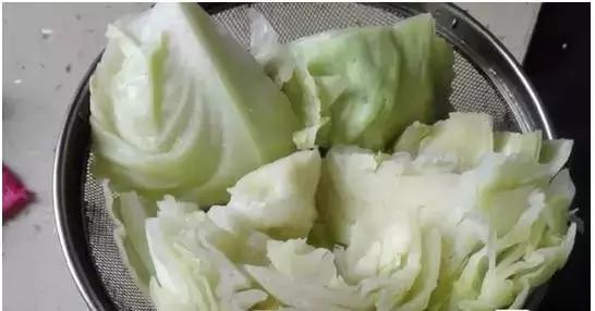 越洗越脏的三种洗菜方法,怎么洗菜才能洗干净又不失营养