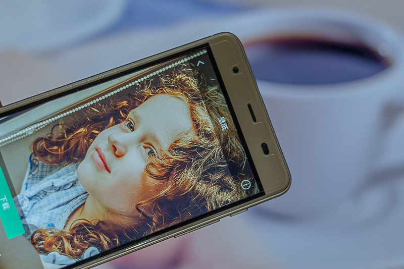 微信QQ能八开，刷脸手机小辣椒S33才安全