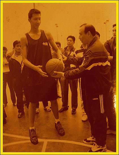 易建联在nba时的精彩表现,易建联nba生涯巅峰时刻比赛过程