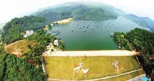 又到了夏天路边烧烤,又到了烧烤的时候