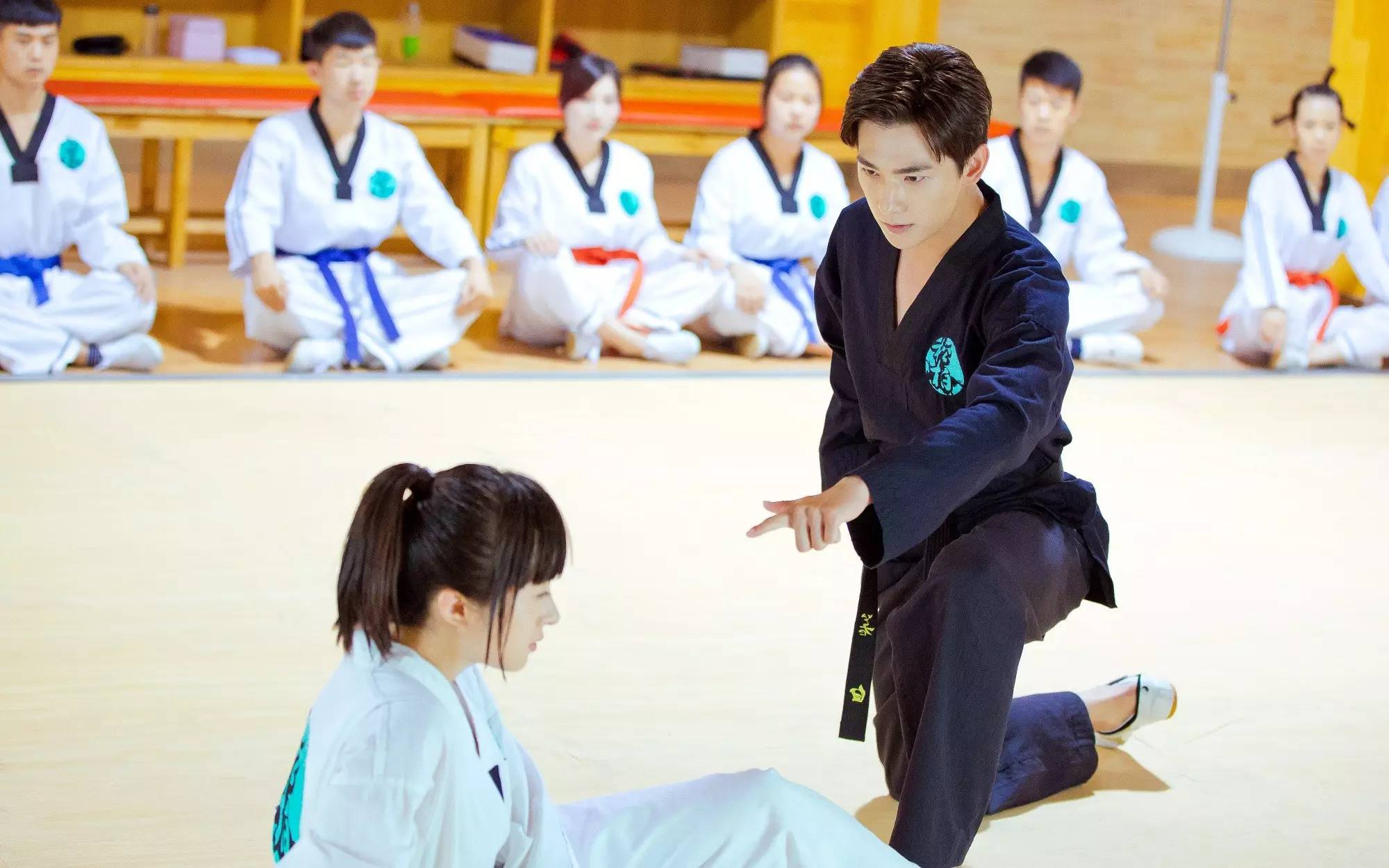 看个电视就要学武术，你咋不上天呢？