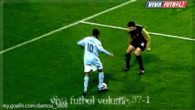 gif搞笑进球,gif足球过人