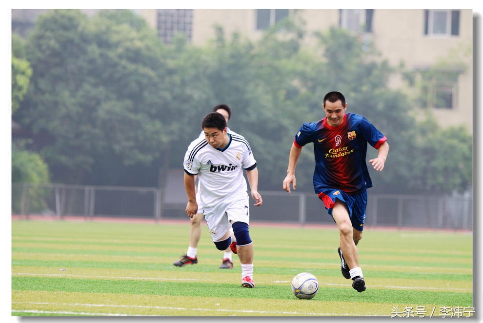 足球让负怎么理解,足球当中的越位怎么理解