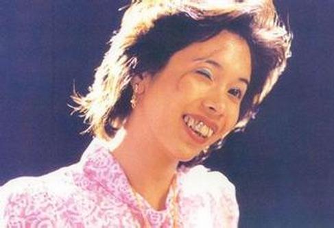 有哪些很丑的女明星却很有魅力,明明很丑但是却有人夸漂亮的明星