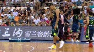 易建联脱鞋事件对李宁影响,易建联李宁上脚