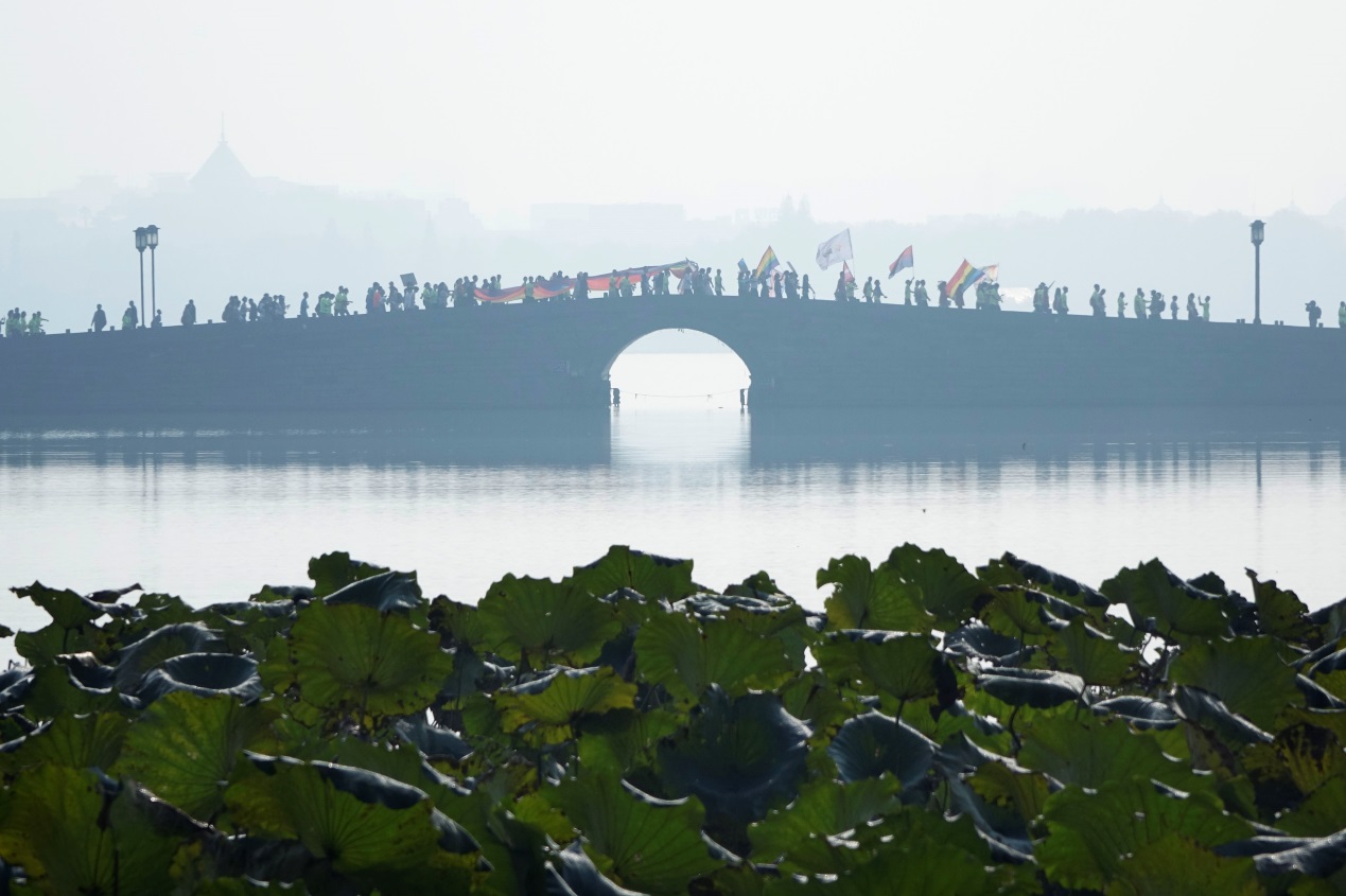 小微拼尽洪荒之力，全程记录杭马！杭州人30年前这样开跑