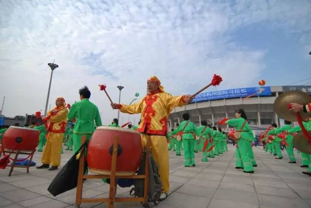 小微拼尽洪荒之力，全程记录杭马！杭州人30年前这样开跑