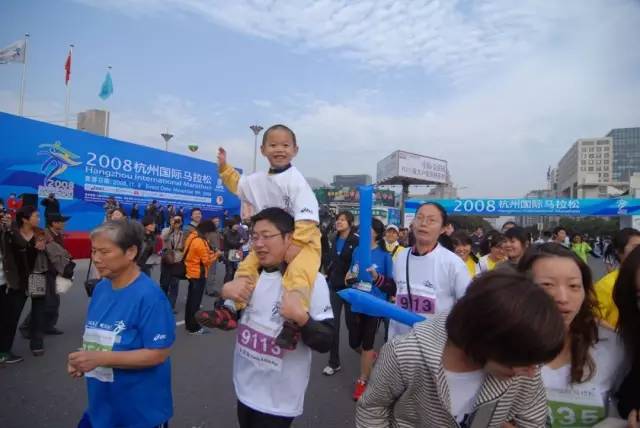 小微拼尽洪荒之力，全程记录杭马！杭州人30年前这样开跑