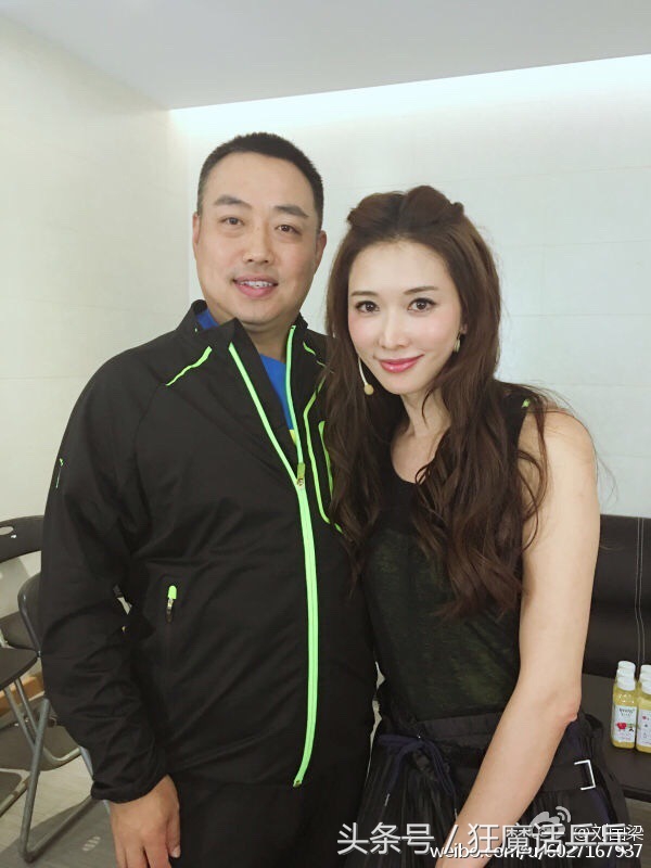 刘国梁打直拍,刘国梁直播评价樊振东干净