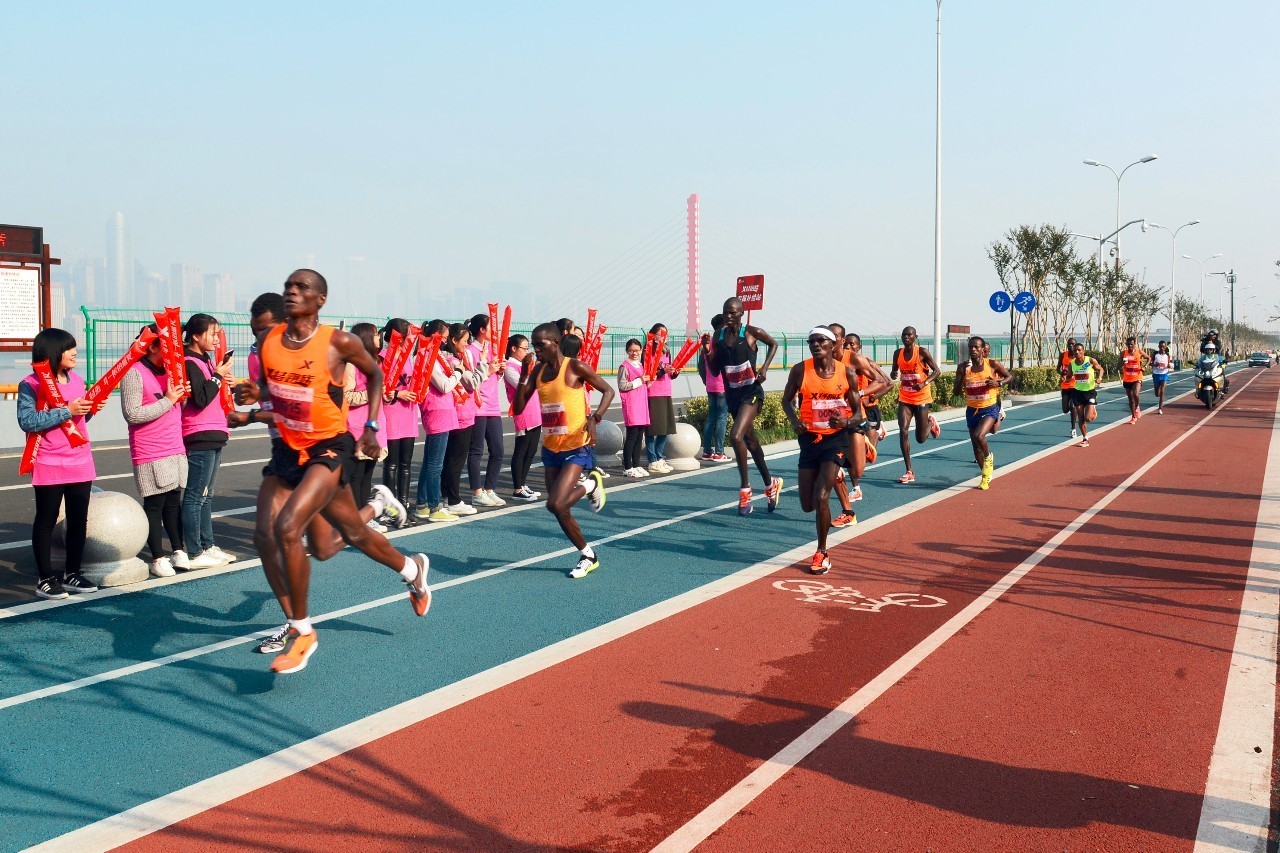 小微拼尽洪荒之力，全程记录杭马！杭州人30年前这样开跑