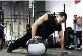 科普实心球到底怎么练？鲁能只是初始阶段，看劳尔的表情读懂一切