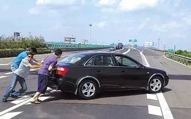 加油黄灯亮了再去加油合适吗,加油亮红灯还能开几公里