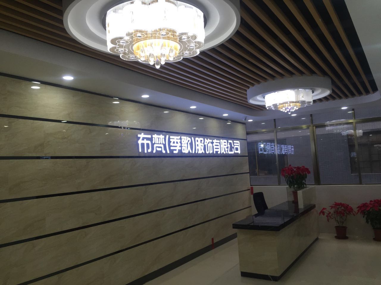 2022年服装批发市场走势,品牌服装尾货批发平台有哪些