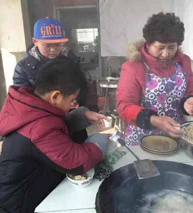 秒杀复制群发！让你见识啥叫”最威武霸气的拜年”！