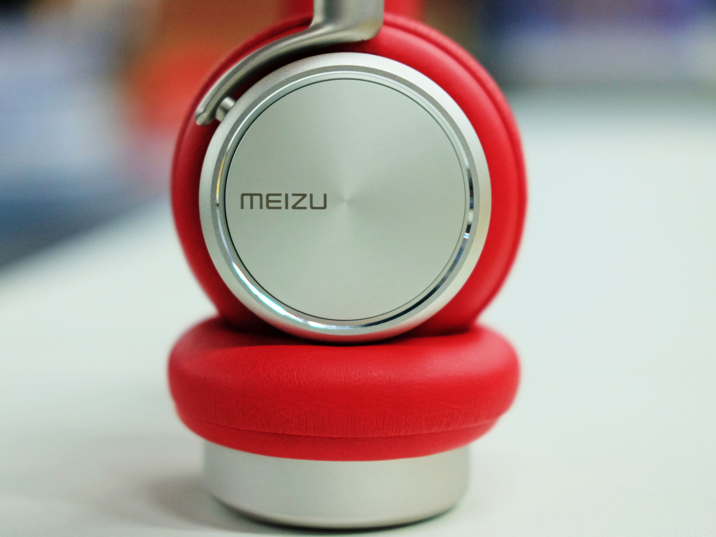 一款戴出门很拉风的头戴耳机！魅族HD50红色版上手体验！