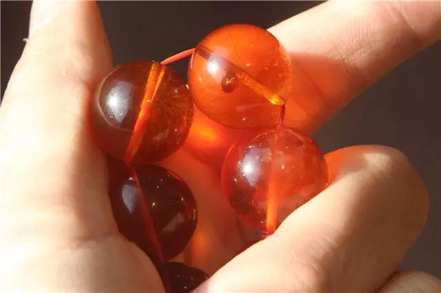 市场上的琥珀假货,血蜜蜡是不是假的