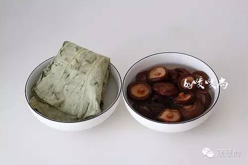 一只“满腹经纶”的荷香福包鸡