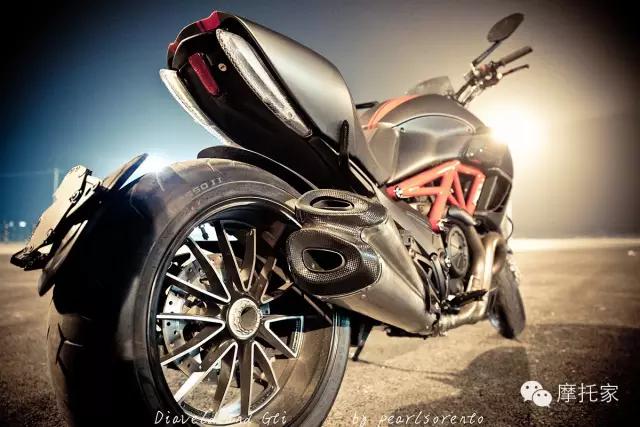 杜卡迪大魔鬼摩托测评,杜卡迪diavel1260和1260s的区别