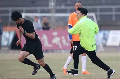 文体艺苑中国拳手邹市明实现拳击生涯“全满贯”