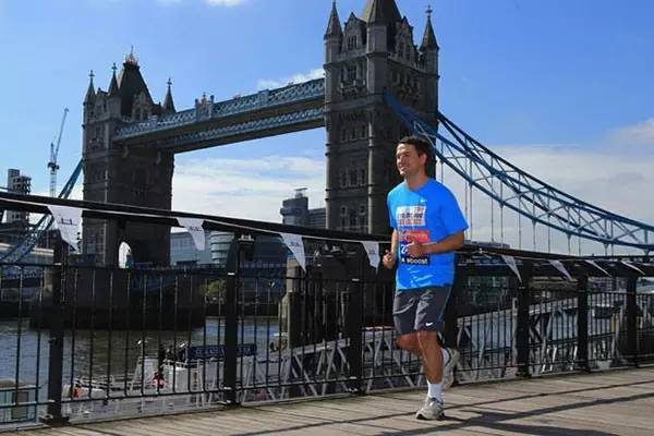 球场上他们是巨星，马拉松赛场他们也是跑男！