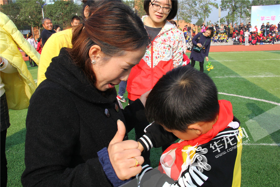 运动会家长穿衣服比赛,运动会家长穿同款衣服