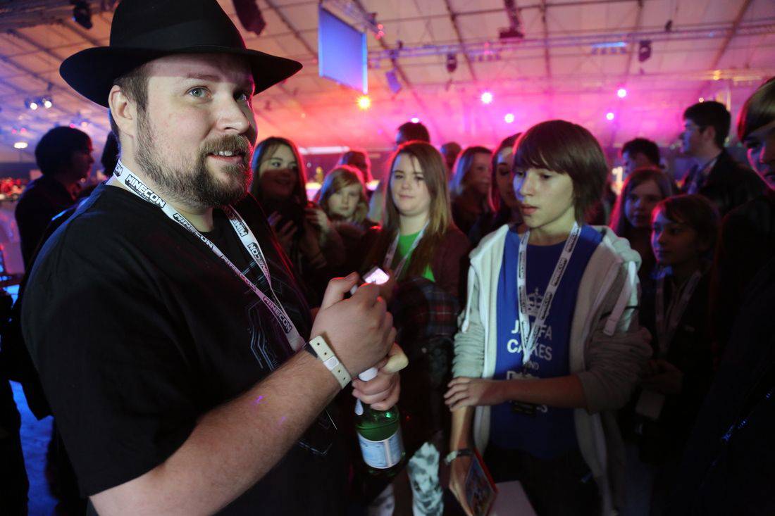 还敢骂人死胖子？身价89亿的程序员告诉你：胖，照样比你浪！