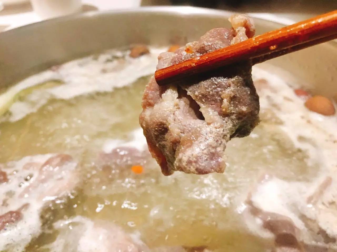 男朋友的怀抱也暖不过冬日里的这家驴肉火锅！