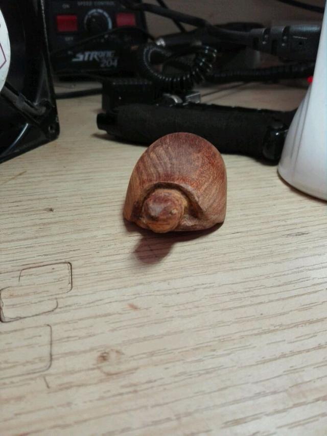 从朋友那抢了块料子，心情不好雕个乌龟王八蛋！