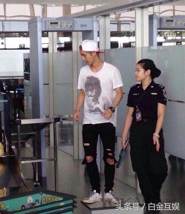 鹿晗穿破洞裤,鹿晗穿秋裤完整版